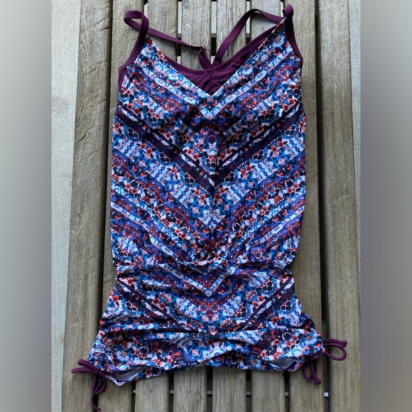 Athleta Other - Althleta Marrekesh maroon tankini top 36B/C New without tags